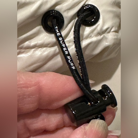 This season: New with tags Super Chalet Puff with hood-fur detaches Never Worn - Picture 9 of 11